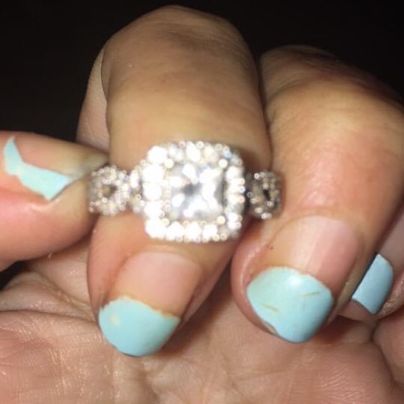 Neil Lane Engagement Ring 1 carat center stone - Picture 3 of 10